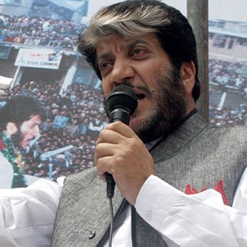 DFP visits Shaheed Afzal Guru’s ancestral home, express solidarity with family;